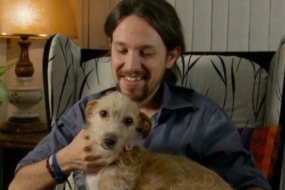 Pablo Iglesias y su perro, Tirso.