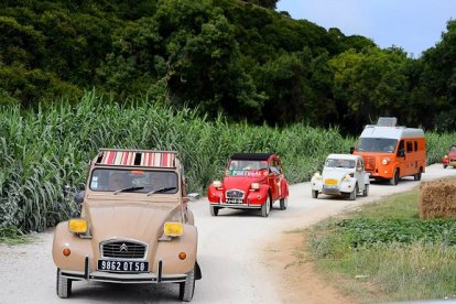 El Citroën 2CV vive su encuentro bianual en Portugal