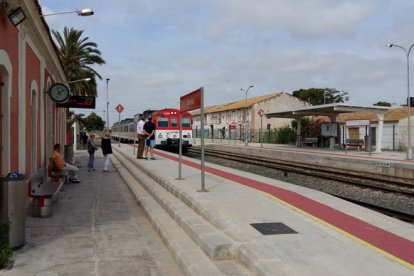 La línea Alicante-Murcia es utilizada al año por cerca de 4 millones de pasajeros.