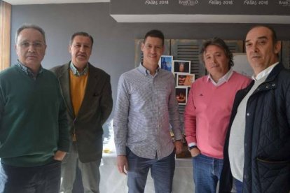 Pepe Tortajada, Luis Santamaría y Gerardo Santos con miembros del Partido Popular en la Comunidad Valenciana