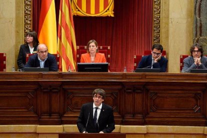 Puigdemont en su intervención en el Parlament.