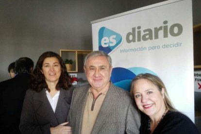 Daniel Matones y Alicia Torres (CSIF) con Manu Ríos