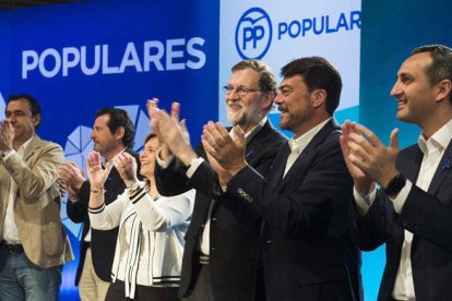 Mariano Rajoy con Luis Barcala y toda la cúpula del PP en la Comunitat.