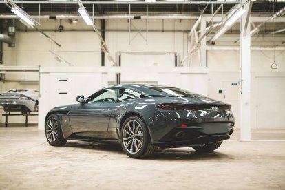 Q by Aston Martin DB11 Classic Driver Edition-trasera