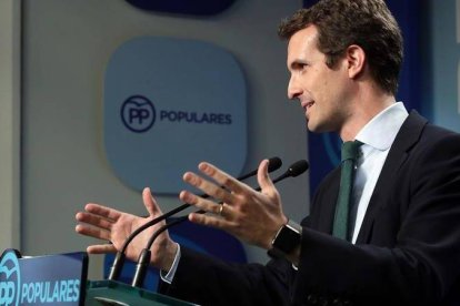 Casado lanza guiños a Cospedal.