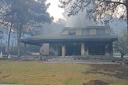 El incendio que obligó a desalojar Pinet está a las puertas de Gandía