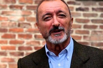 Pérez-Reverte dice sentirse avergonzado.