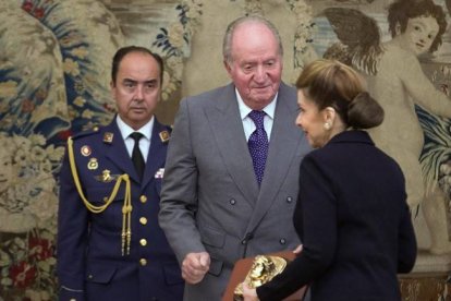 El Rey Juan Carlos, feliz al ver ampliada su agenda publica.