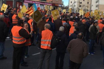 Pitada triple de los agricultores a Ximo Puig, Pedro Sánchez y la UE