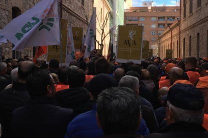 Pitada triple de los agricultores a Ximo Puig, Pedro Sánchez y la UE