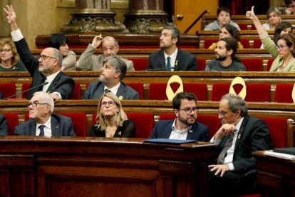 La estampa vivida este martes en el Parlament rozó el surrealismo.