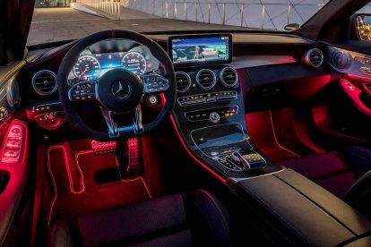 Mercedes-Benz C 400 4MATIC Coupe-interior