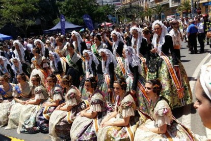 Las representantes de las fiestas de  Alicante, Valencia y Castellón se dan cita en la mascletà.