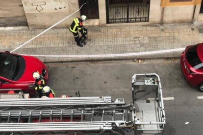 Los bomberos de Valencia han acordonado la zona