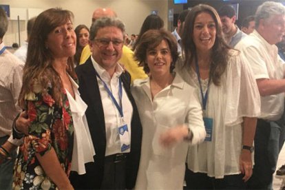 Soraya posa con Sánchez Camacho y Millo.