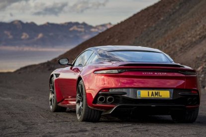 Aston Martin  DBS Superleggera-trasera