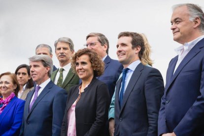 Casado junto a los miembros de su candidatura a las europeas.