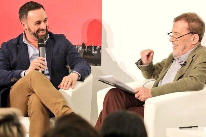 Abascal y Sánchez Dragó charlaron durante una hora ante cientos de personas.