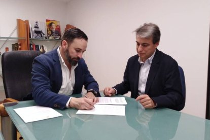 Abascal con el presidente de la Asociación Salvar el Archivo de Salamanca.