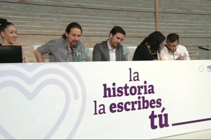 Iglesias y Garzón durante la conferencia.