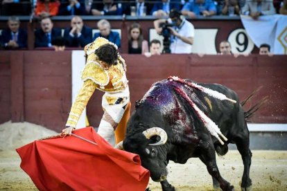 Tanda con la diestra del peruano Roca Rey