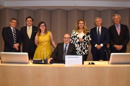 El presidente del Círculo, John de Zulueta, con sus invitados