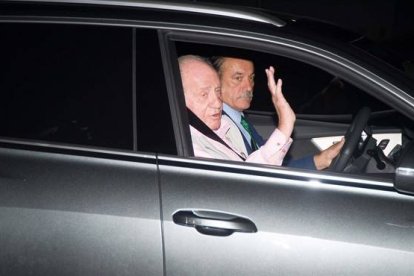 El Rey emérito, llegando a la clínica el viernes por la noche