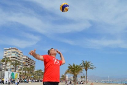 Sanguino se va con su candidatura a jugar al voleibol en la playa de San Juan