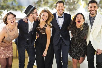 El equipo de "Cazamariposas" con Nando Escribano y Nuria Martín al frente.