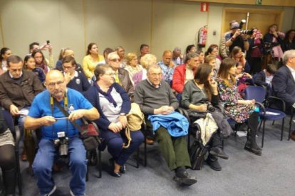 El público llenó el salón del ámbito cultural de El Corte Inglés de la avenida de Francia para disfrutar del acto