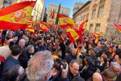 Manifestación de Vox ante el Palau de la Generalitat.