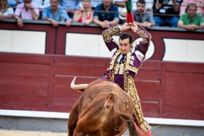 Par de banderillas de El Fandi