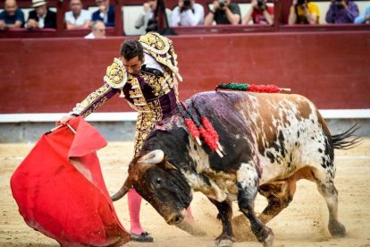 El Fandi con la mano diestra