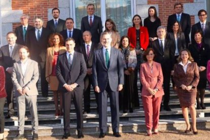 El posado para la historia del "gobierno progresista" en el Palacio de la Zarzuela.