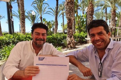 El primer aval lo recibió Carlos Mazón de Luis Barcala.