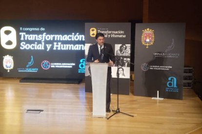 El alcalde de Alicante, Luis Barcala, durante su discurso de apertura en el Congreso / FOTO: O. Avellán