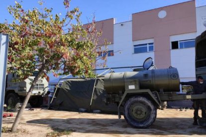 Los militares han acampado en un espacio de la residencia durante dos días / FOTO: O. Avellán