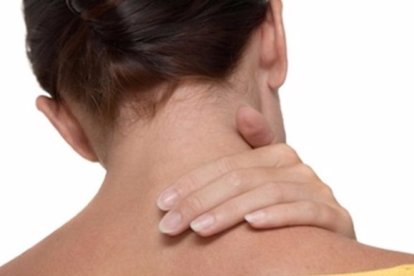 Di adiós al dolor de cuello: 4 ejercicios que puedes hacer mientras teletrabajas