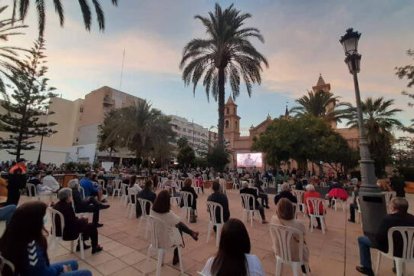 El acto se ha celebrado en la Plaza de la Constitución de Torrevieja / FOTO: Cedida por Fernando Guardiola