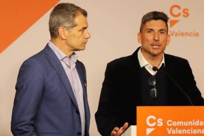 Toni Cantó delegada cada vez más en el diputado Carlos Gracia