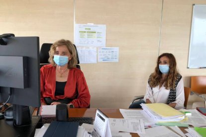 Ofèlia Gimeno, directora general de Salud, junto a Isaura Navarro, secretaria autonómica de Sanidad,