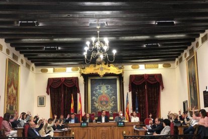 Elche acuerda iniciar la estabilización de 443 interinos de plantilla municipal