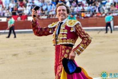 San Isidro 21ª. Román da todo lo que tiene, corta una oreja y es herido