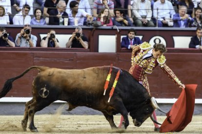 San Isidro 21ª. Román da todo lo que tiene, corta una oreja y es herido