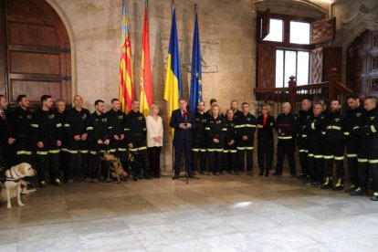 Bomberos y perros regresan de Turquía: 