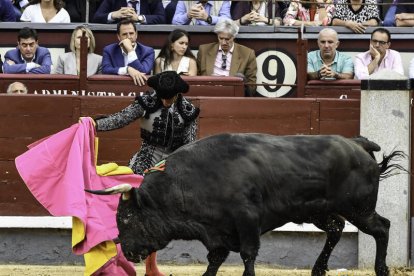 San Isidro 23ª. Los toros de Samuel Flores, un brindis y mucho valor