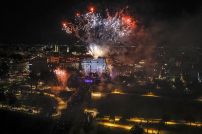 Fuegos artificiales durante la Cridà 2023, en las Torres de Serranos,