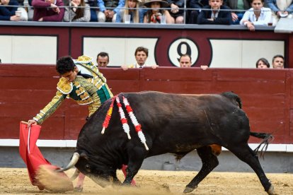 Firmeza con la diestra de Leo Valadez