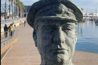 Busto de Archibald Dickson en el Puerto de Alicante