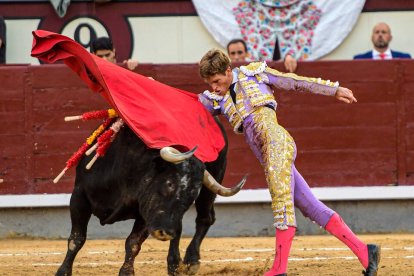 Sexta Feria de Otoño. Los Victorino le abren la Puerta Grande a Borja Jiménez